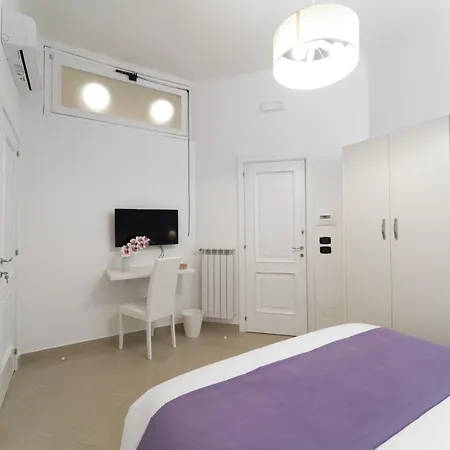 & Luxury Palazzo Diomede Carafa בית הארחה נאפולי