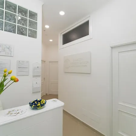 & Luxury Palazzo Diomede Carafa בית הארחה